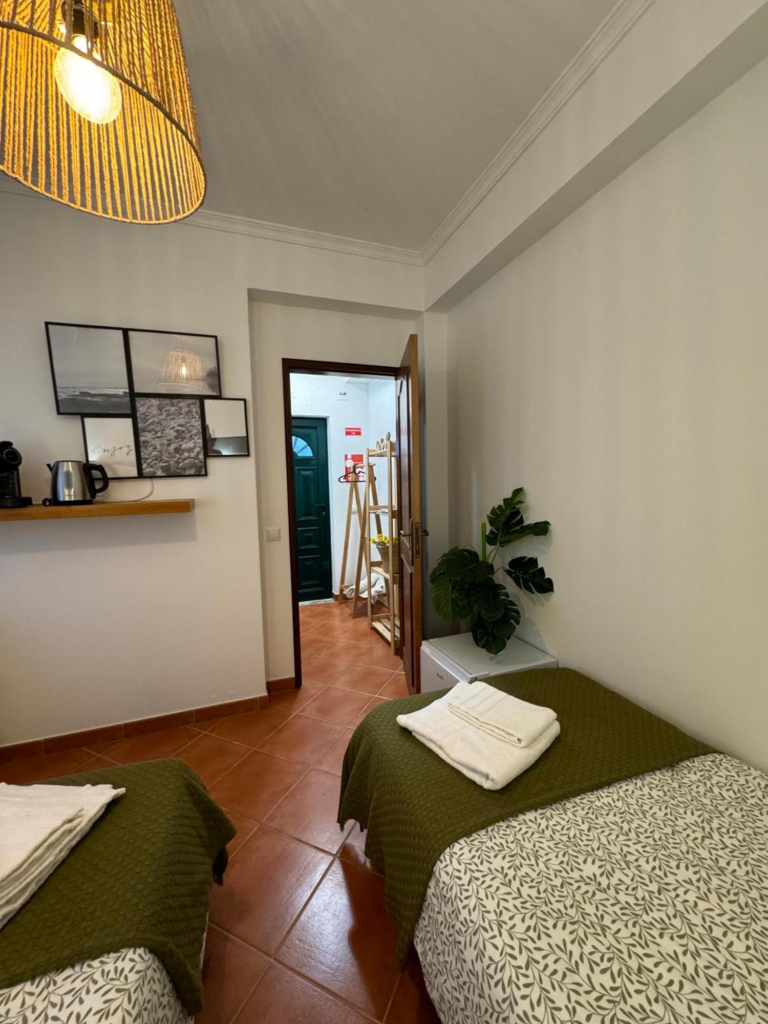 Quarto Duplo Com Terraco E Casa De Banho Privativa - Em Casa De Praia Em Almograve - Trilho Dos Pescadores Odemira Luaran gambar